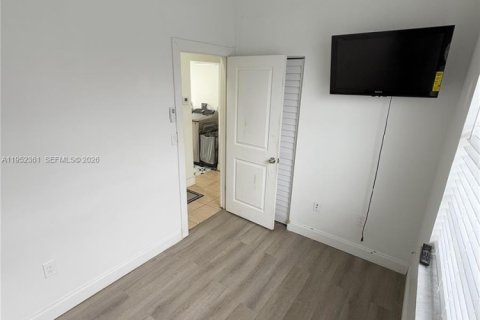 Casa en venta en Miami, Florida, 3 dormitorios, 97.92 m2 № 2008010 - foto 17