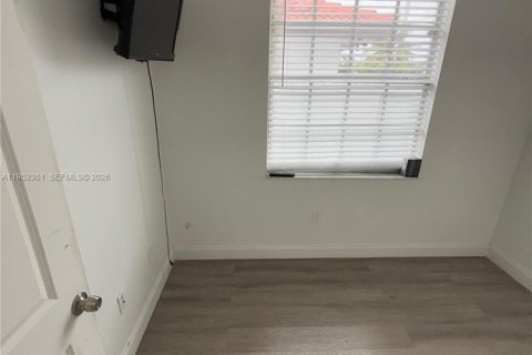 Casa en venta en Miami, Florida, 3 dormitorios, 97.92 m2 № 2008010 - foto 16