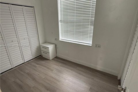 Casa en venta en Miami, Florida, 3 dormitorios, 97.92 m2 № 2008010 - foto 19