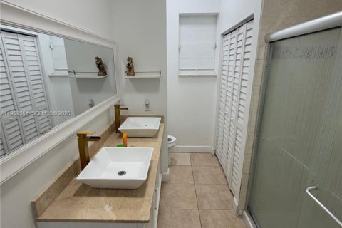 Casa en venta en Miami, Florida, 3 dormitorios, 97.92 m2 № 2008010 - foto 24