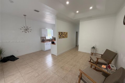 Casa en venta en Miami, Florida, 3 dormitorios, 97.92 m2 № 2008010 - foto 4
