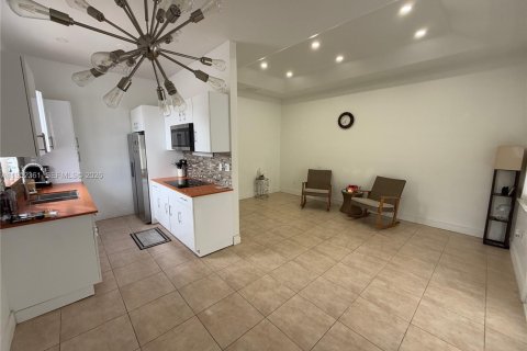 Casa en venta en Miami, Florida, 3 dormitorios, 97.92 m2 № 2008010 - foto 5