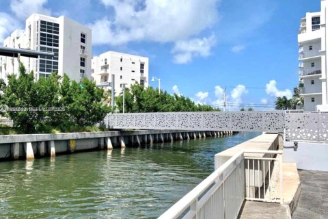 Купить кондоминиум в Майами-Бич, Флорида 1 спальня, 67.17м2, № 2024365 - фото 12