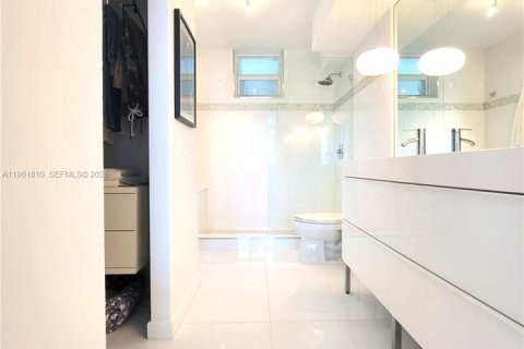 Купить кондоминиум в Майами-Бич, Флорида 1 спальня, 67.17м2, № 2024365 - фото 10