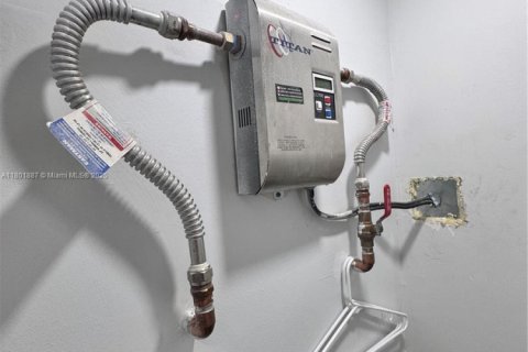 Casa en venta en Miami, Florida, 3 dormitorios, 145.21 m2 № 1730544 - foto 10