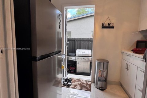 Casa en venta en Miami, Florida, 3 dormitorios, 145.21 m2 № 1730544 - foto 16