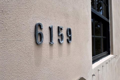 Casa en venta en Miami, Florida, 3 dormitorios, 145.21 m2 № 1730544 - foto 26