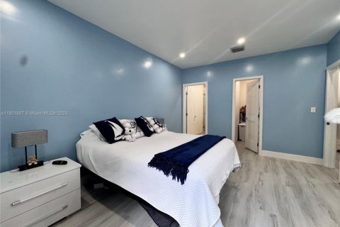 Casa en venta en Miami, Florida, 3 dormitorios, 145.21 m2 № 1730544 - foto 12