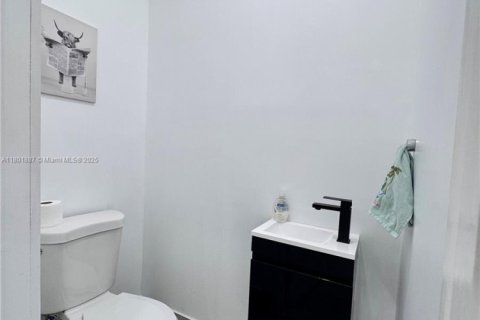 Casa en venta en Miami, Florida, 3 dormitorios, 145.21 m2 № 1730544 - foto 5