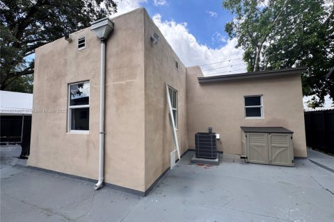 Casa en venta en Miami, Florida, 3 dormitorios, 145.21 m2 № 1730544 - foto 23