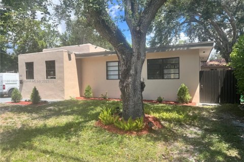 Casa en venta en Miami, Florida, 3 dormitorios, 145.21 m2 № 1730544 - foto 29