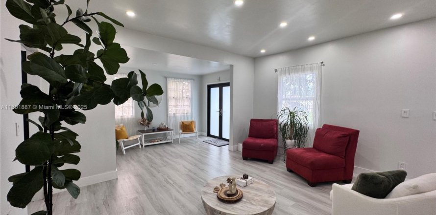 House in Miami, Florida 3 bedrooms, 145.21 sq.m. № 1730544
