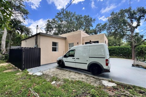 Casa en venta en Miami, Florida, 3 dormitorios, 145.21 m2 № 1730544 - foto 27