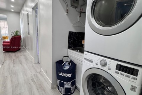 Casa en venta en Miami, Florida, 3 dormitorios, 145.21 m2 № 1730544 - foto 9