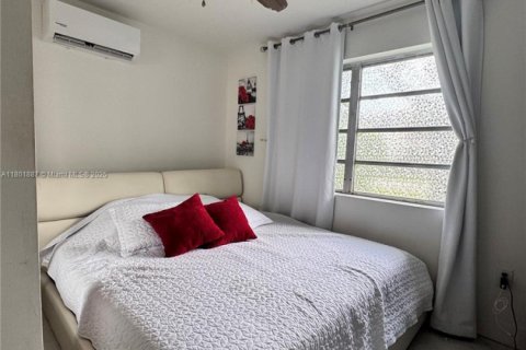 Casa en venta en Miami, Florida, 3 dormitorios, 145.21 m2 № 1730544 - foto 18