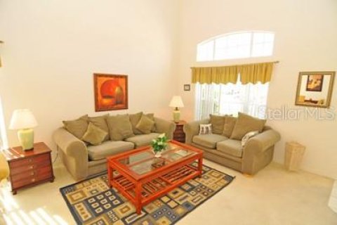 Casa en venta en Kissimmee, Florida, 4 dormitorios, 215.44 m2 № 2384316 - foto 3