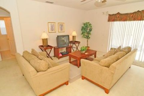 Casa en venta en Kissimmee, Florida, 4 dormitorios, 215.44 m2 № 2384316 - foto 2