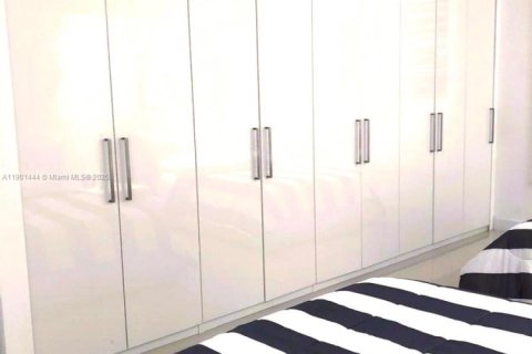 Condo in Sunny Isles Beach, Florida, 1 bedroom  № 1954498 - photo 15