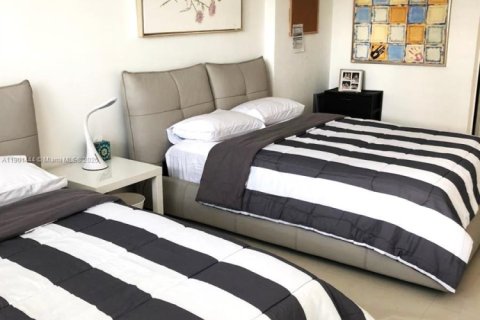 Condo in Sunny Isles Beach, Florida, 1 bedroom  № 1954498 - photo 17