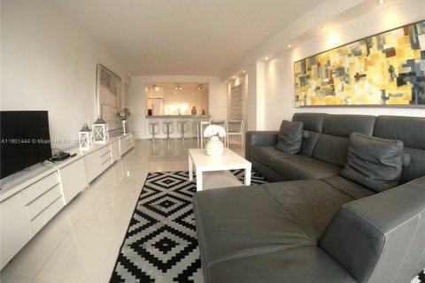 Condo in Sunny Isles Beach, Florida, 1 bedroom  № 1954498 - photo 3