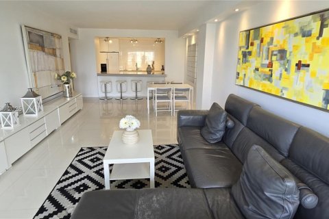 Condo in Sunny Isles Beach, Florida, 1 bedroom  № 1954498 - photo 2