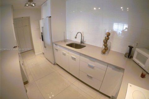 Condo in Sunny Isles Beach, Florida, 1 bedroom  № 1954498 - photo 13