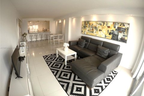 Condo in Sunny Isles Beach, Florida, 1 bedroom  № 1954498 - photo 4