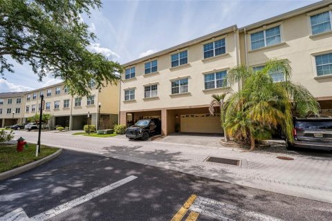 Adosado en venta en Tampa, Florida, 4 dormitorios, 224.45 m2 № 2097411 - foto 5