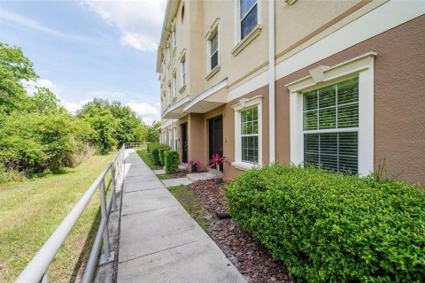 Adosado en venta en Tampa, Florida, 4 dormitorios, 224.45 m2 № 2097411 - foto 3