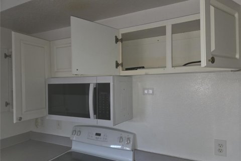 Condo in Orlando, Florida, 2 bedrooms № 2225907 - photo 13