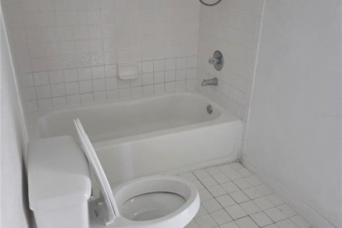 Condo in Orlando, Florida, 2 bedrooms № 2225907 - photo 17