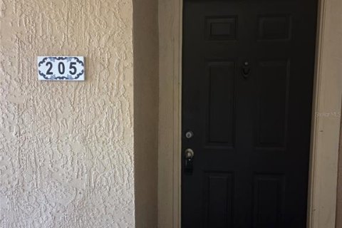 Condo in Orlando, Florida, 2 bedrooms № 2225907 - photo 2