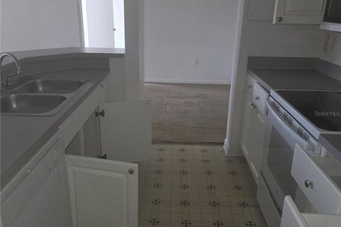Condo in Orlando, Florida, 2 bedrooms № 2225907 - photo 12