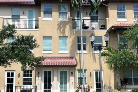 Condo in Pembroke Pines, Florida, 2 bedrooms № 2248656