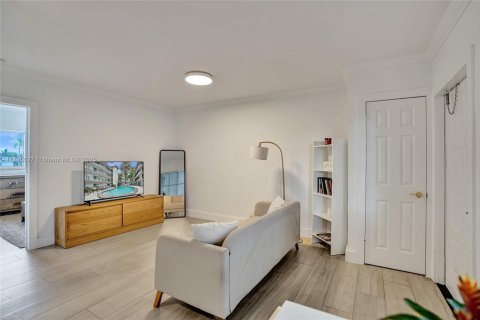 Снять в аренду кондоминиум в Форт-Лодердейл, Флорида 1 спальня, 42.64м2, № 1948971 - фото 2