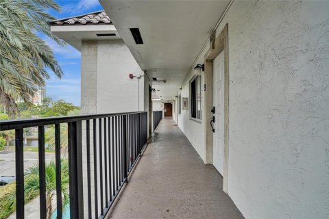 Снять в аренду кондоминиум в Форт-Лодердейл, Флорида 1 спальня, 42.64м2, № 1948971 - фото 11