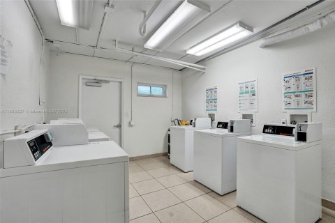 Снять в аренду кондоминиум в Форт-Лодердейл, Флорида 1 спальня, 42.64м2, № 1948971 - фото 14