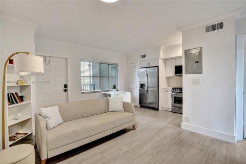 Снять в аренду кондоминиум в Форт-Лодердейл, Флорида 1 спальня, 42.64м2, № 1948971 - фото 3