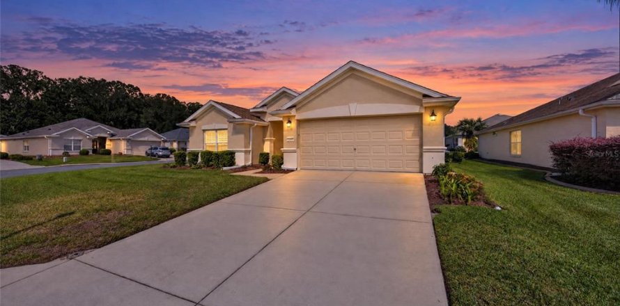 Villa ou maison à Summerfield, Floride 3 chambres, 159.79 m2 № 2430351