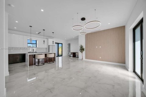 Villa ou maison à vendre à Lehigh Acres, Floride: 4 chambres, 153.29 m2 № 2005212 - photo 2