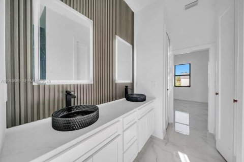 Villa ou maison à vendre à Lehigh Acres, Floride: 4 chambres, 153.29 m2 № 2005212 - photo 9