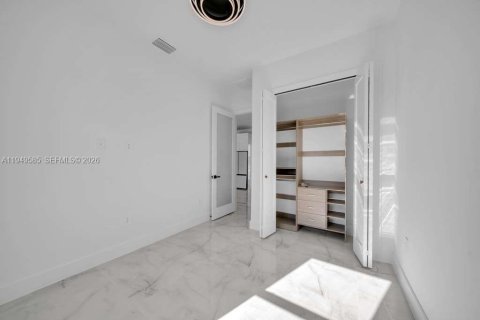 Villa ou maison à vendre à Lehigh Acres, Floride: 4 chambres, 153.29 m2 № 2005212 - photo 6