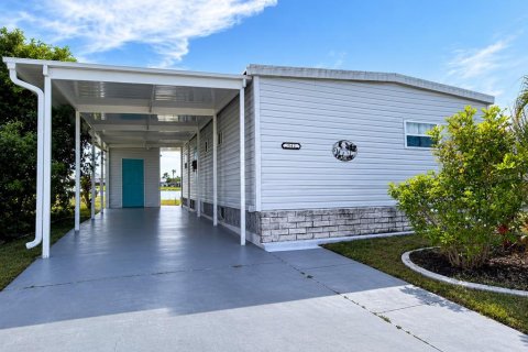 Apartment in North Port, Florida 2 bedrooms, 107.02 sq.m. № 2239213 - photo 2