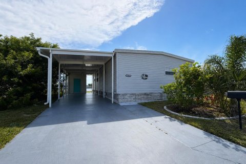 Apartment in North Port, Florida 2 bedrooms, 107.02 sq.m. № 2239213