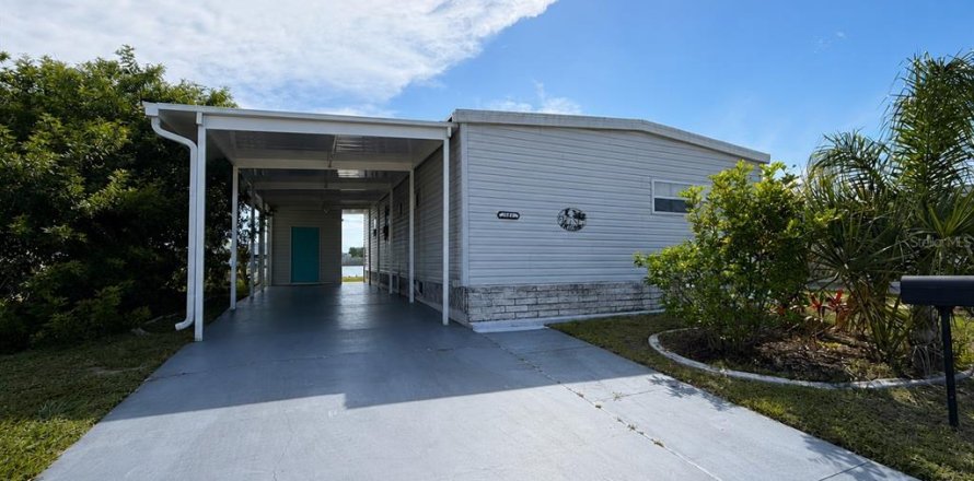 Apartment in North Port, Florida 2 bedrooms, 107.02 sq.m. № 2239213