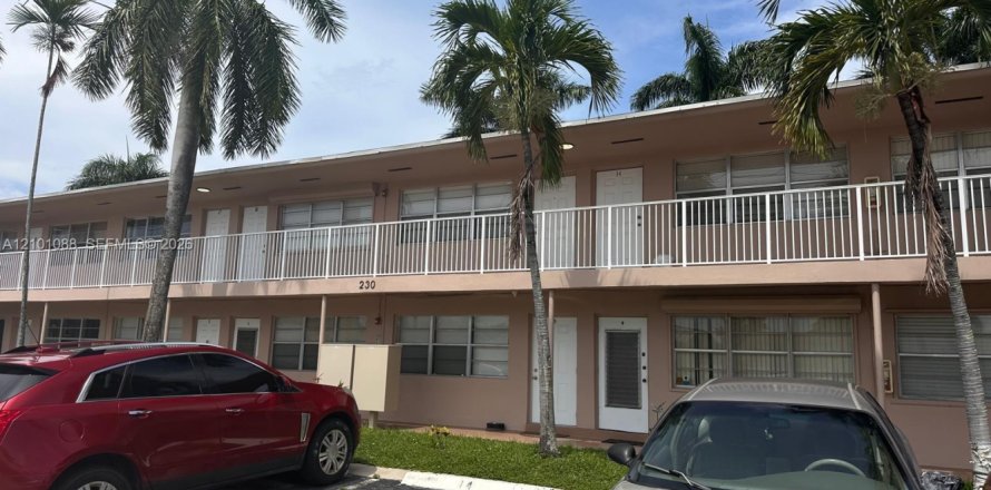 Condo in Hallandale Beach, Florida, 1 bedroom № 2401340