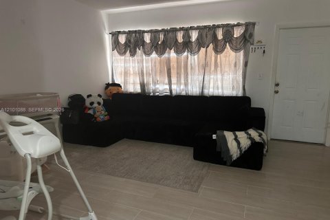 Condo in Hallandale Beach, Florida, 1 bedroom № 2401340 - photo 6