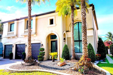 House in Miramar, Florida 5 bedrooms, 373.19 sq.m. № 1892508 - photo 2