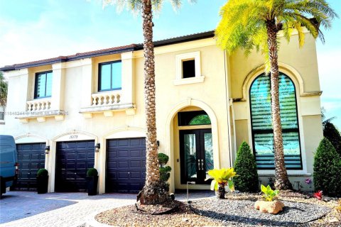 House in Miramar, Florida 5 bedrooms, 373.19 sq.m. № 1892508 - photo 1
