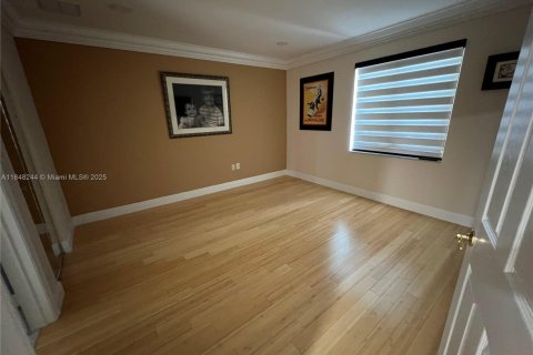 House in Miramar, Florida 5 bedrooms, 373.19 sq.m. № 1892508 - photo 23